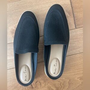 Me Too Black Mesh Mules - 8.5M -Like New!